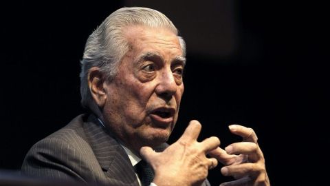 Mario Vargas Llosa tachó de canallas y aburridos a aquellos que firmaron con su nombre 2 artículos publicados en internet.