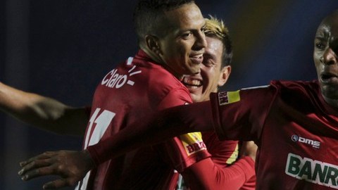 El brasilero Leandro Barrios se apuntó con un triplete en la goleada de los 'Rojos' del Municipal sobre el modesto Mictlán.