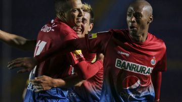 El brasilero Leandro Barrios se apuntó con un triplete en la goleada de los 'Rojos' del Municipal sobre el modesto Mictlán.