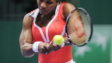 La estadounidense Serena Williams no tuvo problemas para imponerse ayer a la alemana Angelique Kerber en el torneo de Estambul.