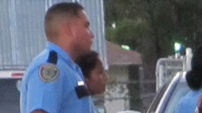 Una casa en el Northside de Houston albergaba a unos 40 indocumentados. La mayoría escapó cuando llegó la policía, pero se detuvo a seis personas.