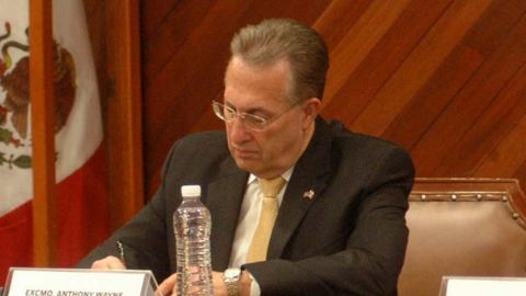 El embajador de EE.UU. en México, Anthony Wayne, promueve la cooperación transfronteriza.