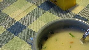 La sopa de espinacas es sabrosa y fácil de hacer.