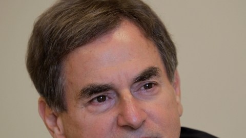 El candidato republicano al Senado de Estados Unidos, Richard Mourdock    en una entrevista con la prensa.