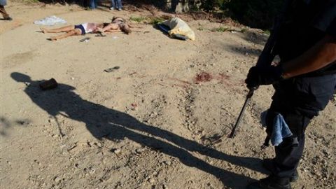 Los occisos habrían sido secuestrados el fin de semana pasado por un comando de ocho hombres armados abordo de dos camionetas negras.