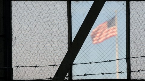 Una vista desde una celda en la prisión de la base de Guantánamo, en Cuba; ciertas políticas de interrogatorio serán reveladas.