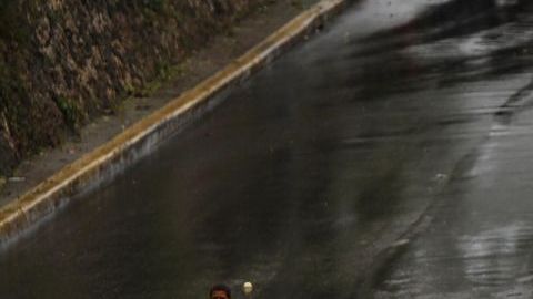 "Sandy" ha causado severos daños en su paso por el Caribe.