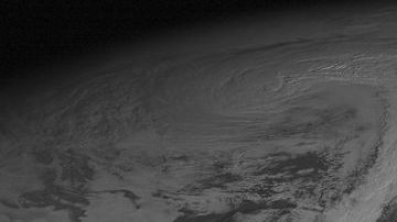 Se espera que “Sandy” siga avanzando hacia el norte durante el viernes, y que el sábado gire hacia el oeste.
