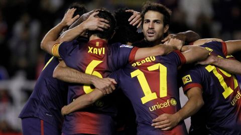 Con un contundente 5 a 0, el líder Barcelona explota su efectividad en Vallecas contra el Rayo.