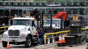 Cuadrillas de trabajadores de Baltimore, toman precauciones ante la llegada de la  tormenta Sandy