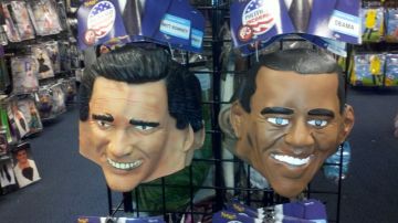 Máscaras de Obama y Romney se venden en tienda de disfraces Spirit Halloween.
