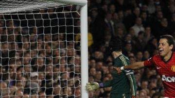 Javier "Chicharito" Hernández celebre gol contra Chelsea.