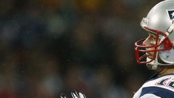 La gran labor de Brady permitió a los Patriots dejar su marca en 5-3 y mantenerse líderes en la División Este de la Conferencia Americana (AFC).