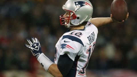 La gran labor de Brady permitió a los Patriots dejar su marca en 5-3 y mantenerse líderes en la División Este de la Conferencia Americana (AFC).