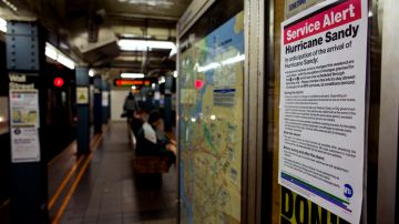 El sistema de transportes de Nueva York estará cerrado mientras la ciudad espera la tormenta Sandy.