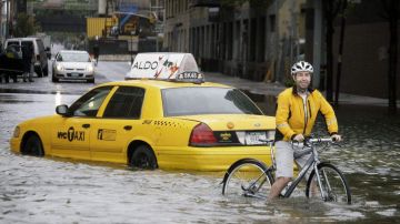 El huracán Irene causó inundaciones en varios sectores de la Gran Manzana, pero la ciudad se salvó de lo que eran "catastróficas" predicciones.
