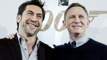 Daniel Craig y Javier Bardem ayer durante la premier en Madrid.