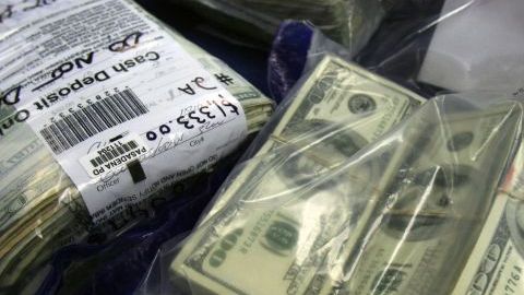Autoridades dijeron que la redada continúa, dirigida contra delincuentes que usan violencia para controlar puntos de venta de drogas.