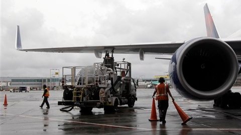 10,000 subcontratados en varios frentes de los aeropuertos no tienen seguro médico.