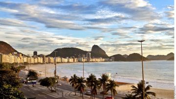 Copacabana recuperará sus sombrillas de colores gracias a la diseñadora brasileña Leila Fitipaldi.