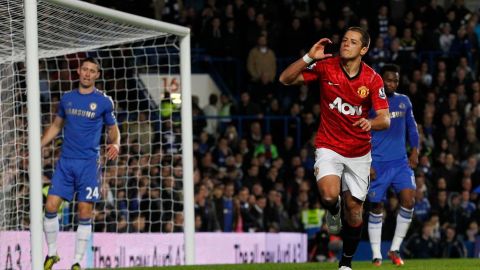 Javier "Chicharito" Hernández marcó otro gol, pero el Manchester United perdió 5-4 con Chelsea