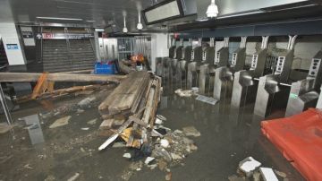 Algunas estaciones necesitarán más tiempo para recuperarse. En la foto, la estación South Ferry, que quedó bastante afectada.