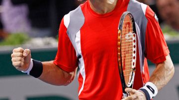 El español David Ferrer celebra su victororia sobre el francés Jo Wilfried Tsonga, ayer en cuartos de final del Masters de París.