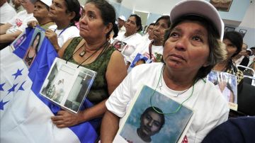 La caravana de madres centroamericanas que cada año buscan a sus hijos desaparecidos en México participan  en una ceremonia en el municipio de Escobedo, del estado mexicano de Nuevo León.