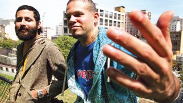 EL polémico cantautor del grupo puertorriqueño Calle 13, René Pérez, (derecha), volvió a mostrarse a favor de un estado libre.