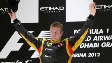 El finlandés Kimi Raikkonen celebra su victoria en los Emiratos Arabes.