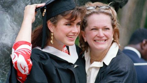 Brooke Shields con su madre Teri.