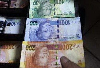 Los rands de Mandela -o “Randela”, como ya han sido apodados- muestran la efigie de un anciano “Madiba” en uno de las caras.