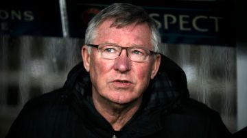 Descarta Ferguson que “Chicharito” vaya a salir de Manchester United.