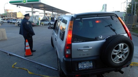 La Policía de Nueva York controló en varias gasolineras el normal abastecimiento del combustible ayer a los números impares.
