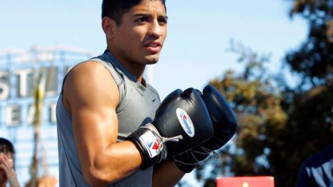 Abner Mares vence a Anselmo Moreno por decisión unánime en Los Angeles.
