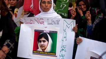 Simpatizantes de la joven activista Malala Yusufzai mostraron su apoyo a la educación femenina.