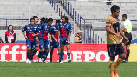 Atlante celebra un gol en la derrota ayer por 3-2 frente a los Pumas.