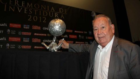 Just Fontaine y otros 22 ex futbolistas ingresaron al Salón de la Fama de Pachuca.