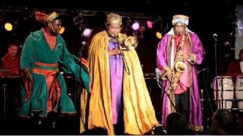 “Inclinando hacia la luz...la Natividad en Jazz” al escenario del famoso club BBKing's, en Nueva York.