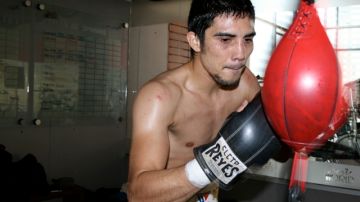 El mexicano Antonio DeMarco Soto, campeón mundial del peso ligero del CMB, preparándose para el combate contra el estadounidense Adrien Broner.