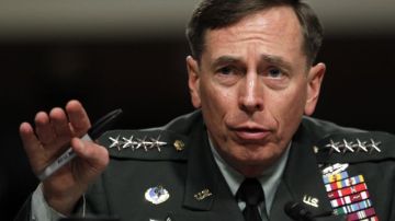 Petraeus indicó que las referencias al ataque terrorista fueron eliminadas de las pautas de comunicación que se entregó al Gobierno.
