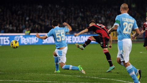 El Shaarawy sostiene al Milan en la Liga Italiana. Su gol le da vida al cuadro rossonero.