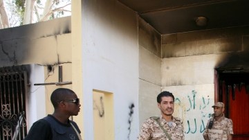 El exdirector de la CIA, David Petraeus dijo que la CIA desde el inicio dijo que el ataque a la Embajada había sido un acto terrorista.