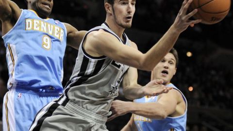 El marcador fue de 126-100. Ginóbili y los Spurs tienen fácil victoria sobre Nuggets.