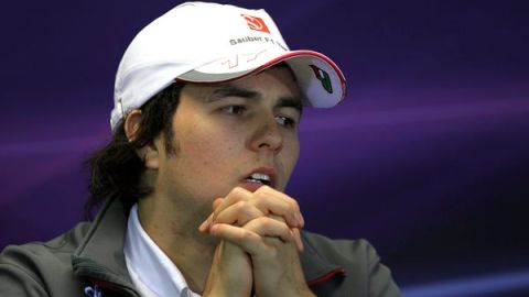 Calderón entregó un reconocimiento al piloto mexicano Sergio Checo Pérez.