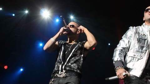El más reciente sencillo de Wisin y Yandel lleva siete semanas en el primer lugar de las listas de popularidad “Algo me gusta de ti”.