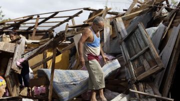 Un residente que perdió todo lo que tenía en su pueblo de Aguacate, luego que el huracán Sandy golpeó Cuba el pasado 25 de octubre.