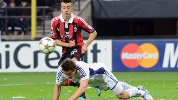 Vence Milán 3-1 al Anderlecht y amarra su pase a octavos de final