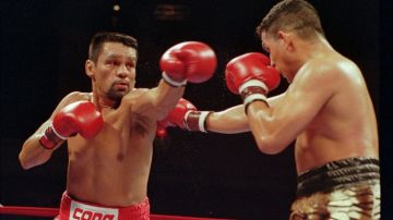 Roberto Durán (izq.) durante su pelea con Héctor "Macho" Camacho en el Casino Trump Taj Mahal, de Atlantic City, en 1996.