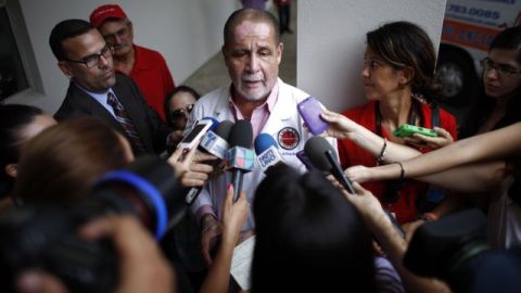 El doctor Torres se ha mantenido dando reportes sobre la salud de Camacho.